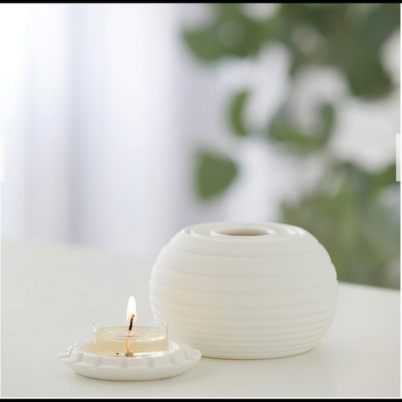 PARTYLITE Illuminescents,Clean Lines Fragrance Warmer - Picture 2 of 7